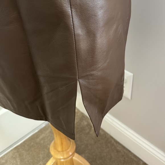 ejE Brown leather skirt with split in the front on the side, size 12M - Picture 2 of 6